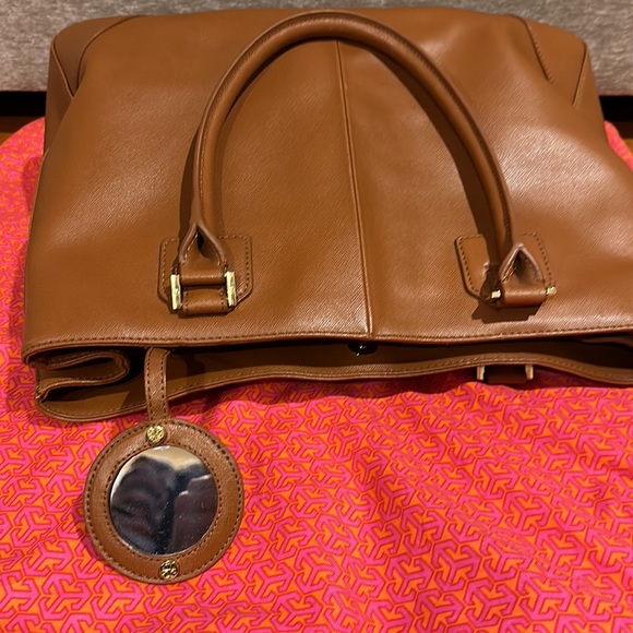 NWT. Tory Burch Robinson East West Tote. Never used. Smoke free home. - Picture 3 of 15